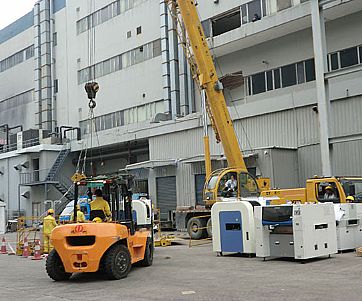 精密防爆空调搬运